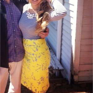 JCREW FLATTERING BRIGHT YELLOW FLORAL PENCIL SKIRT 📒